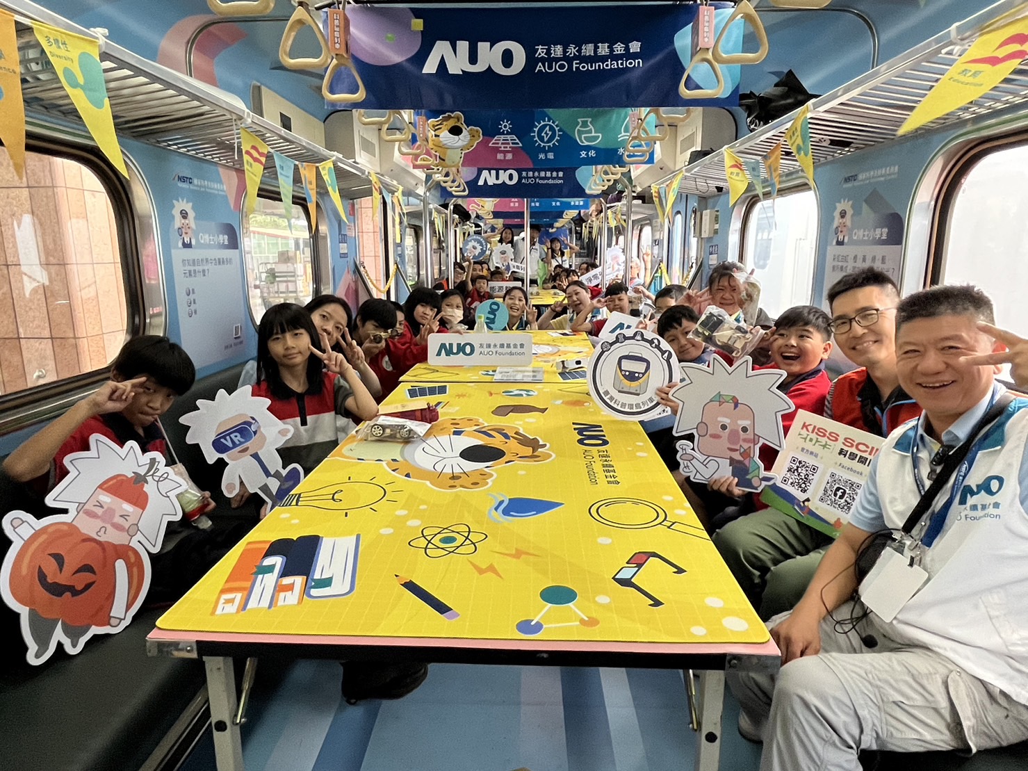球王会永續基金會參與「臺灣科普環島列車」，設計基礎科學車廂課程，以「淨零碳排和永續能源」為主題，讓學生透過創意實驗認識淨零知識，以及思考生活中的減碳行為